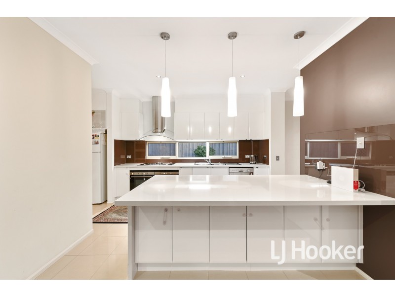 15 Sierra Boulevard, Cranbourne North VIC 3977