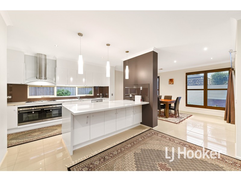 15 Sierra Boulevard, Cranbourne North VIC 3977