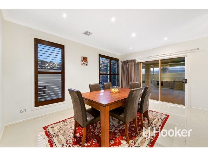 15 Sierra Boulevard, Cranbourne North VIC 3977