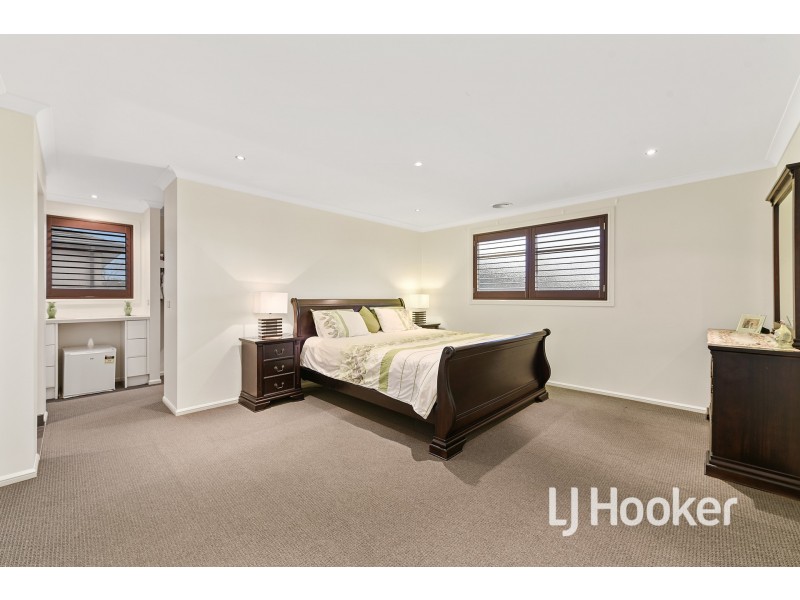 15 Sierra Boulevard, Cranbourne North VIC 3977