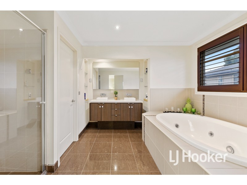 15 Sierra Boulevard, Cranbourne North VIC 3977