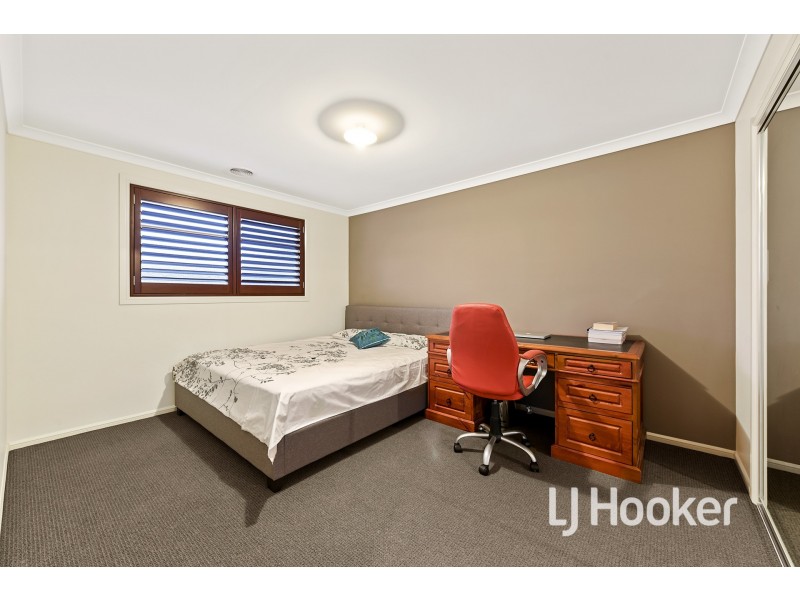 15 Sierra Boulevard, Cranbourne North VIC 3977