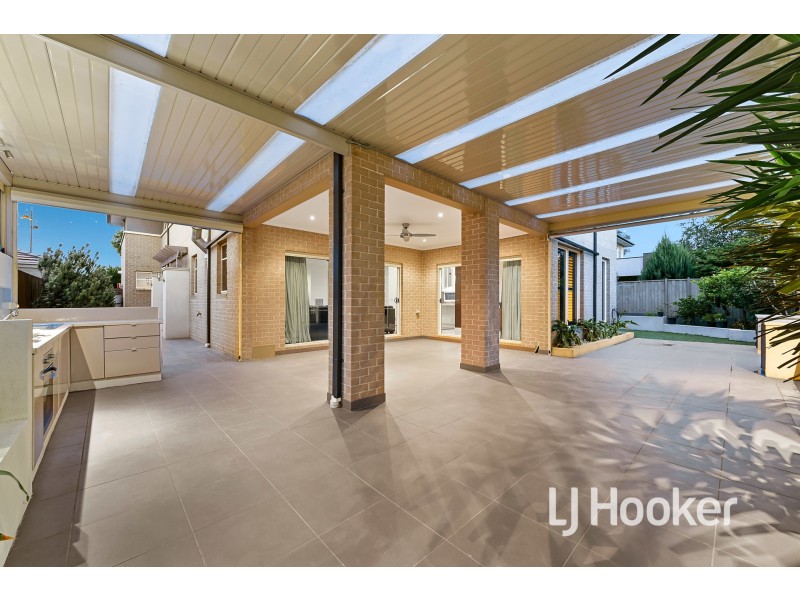 15 Sierra Boulevard, Cranbourne North VIC 3977