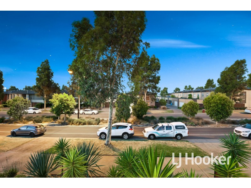 15 Sierra Boulevard, Cranbourne North VIC 3977