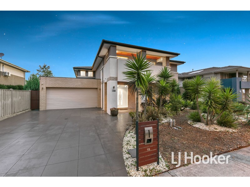 15 Sierra Boulevard, Cranbourne North VIC 3977