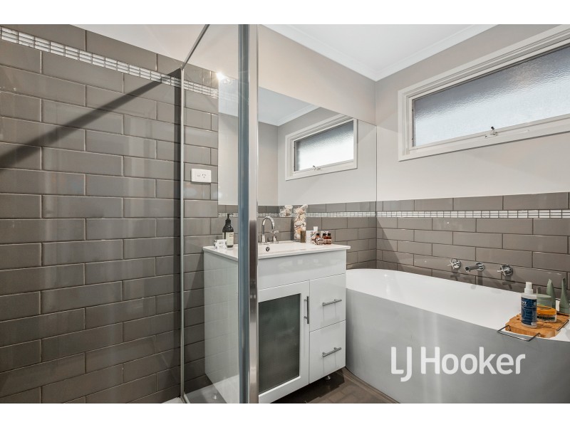 12 Sharpe Court, Berwick VIC 3806