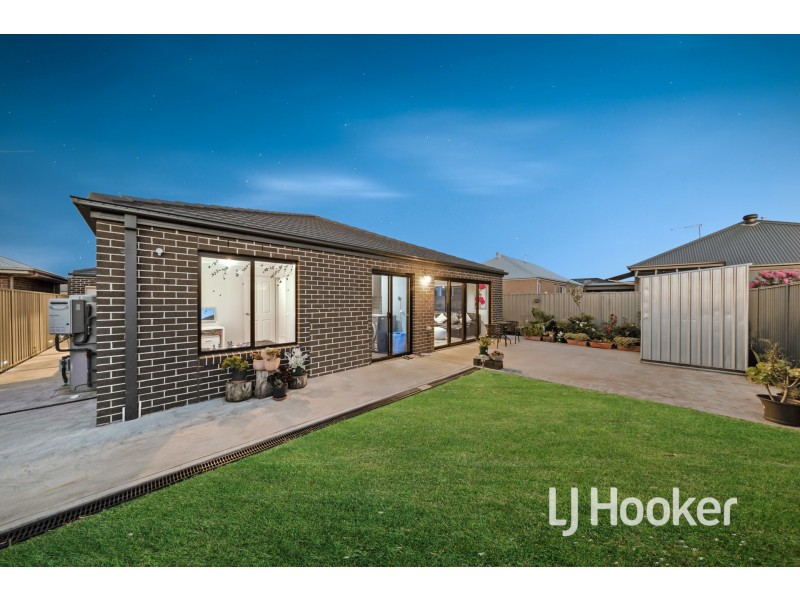 31 Cortula Road, Cranbourne East VIC 3977