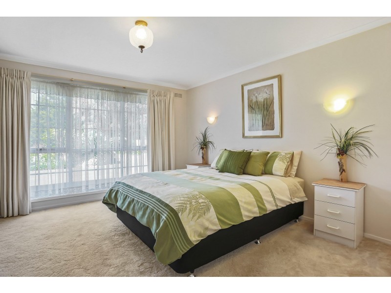 9 Oaktree Drive, Pakenham VIC 3810