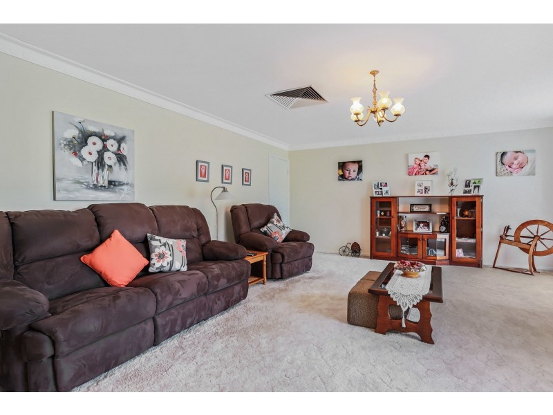 9 Oaktree Drive, Pakenham VIC 3810