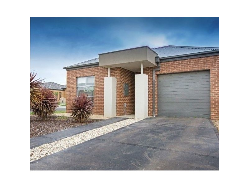 18 Paxton Link, Pakenham VIC 3810