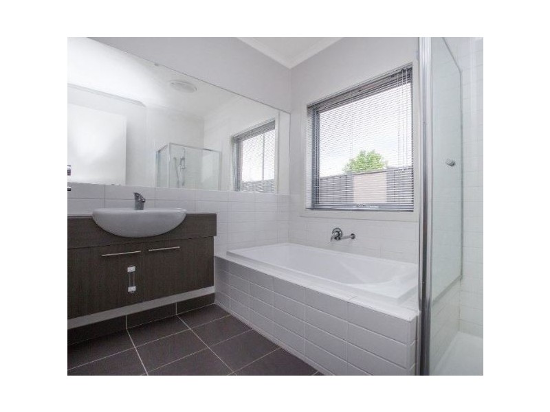 18 Paxton Link, Pakenham VIC 3810