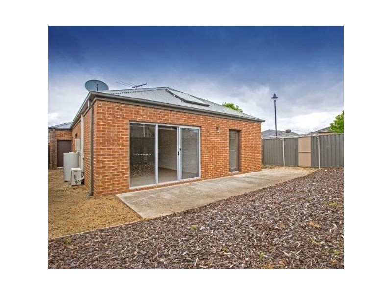 18 Paxton Link, Pakenham VIC 3810