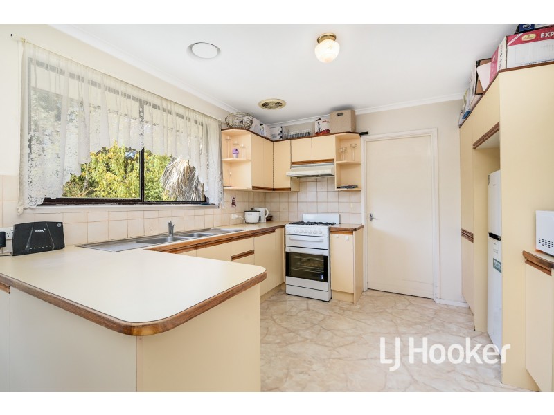 6 Collins Close, Scoresby VIC 3179