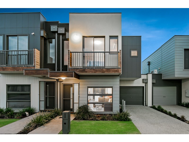 27 Onyx Crescent, Officer VIC 3809