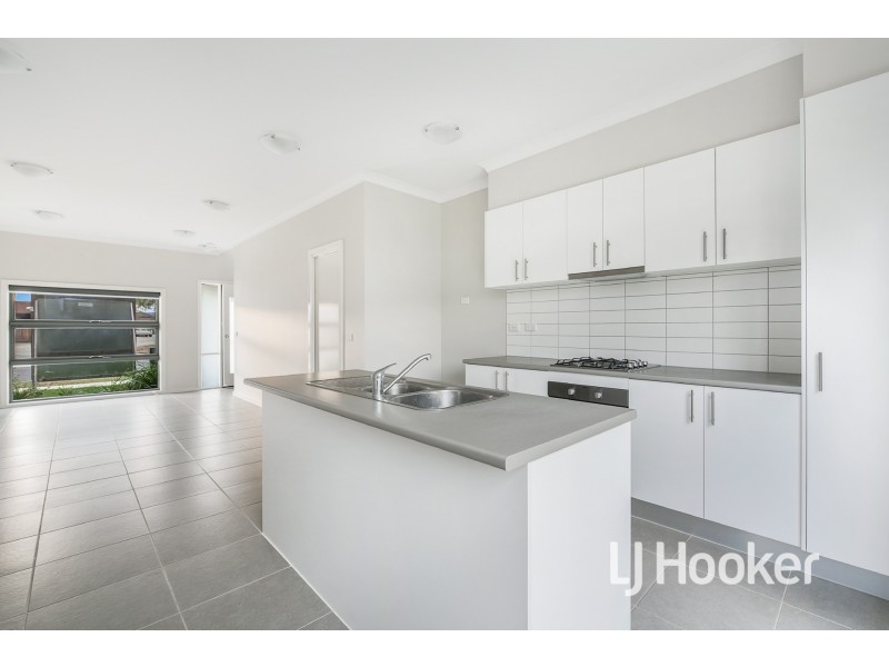 27 Onyx Crescent, Officer VIC 3809