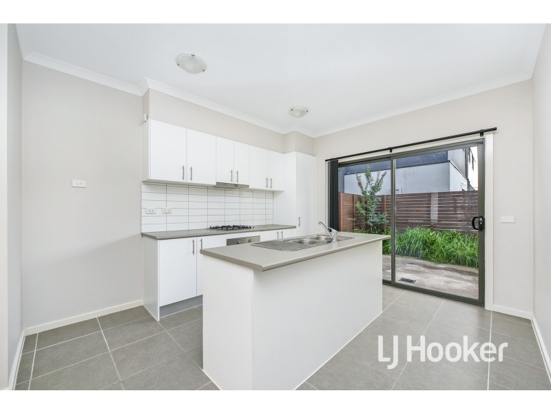 27 Onyx Crescent, Officer VIC 3809