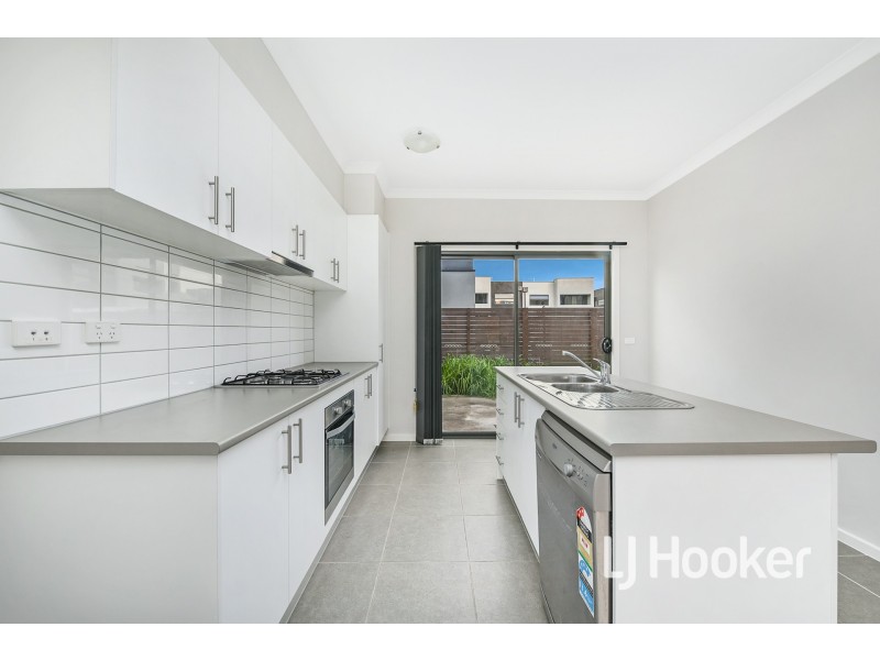 27 Onyx Crescent, Officer VIC 3809