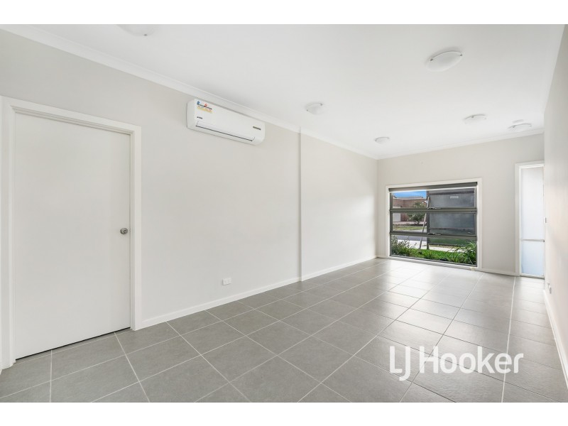 27 Onyx Crescent, Officer VIC 3809