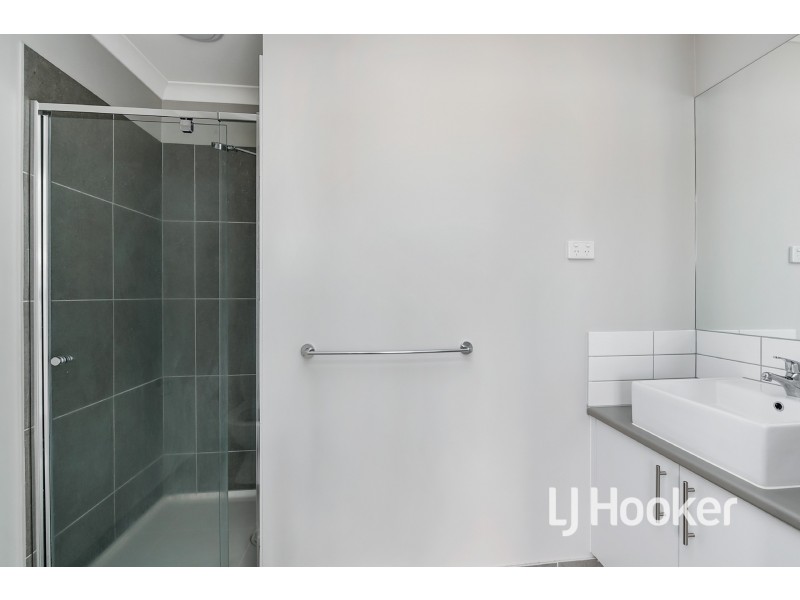 27 Onyx Crescent, Officer VIC 3809