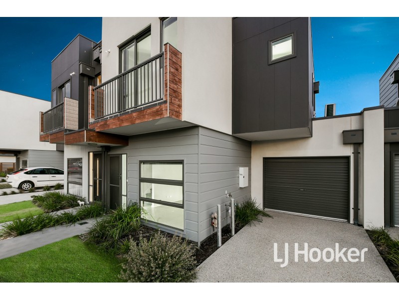 27 Onyx Crescent, Officer VIC 3809