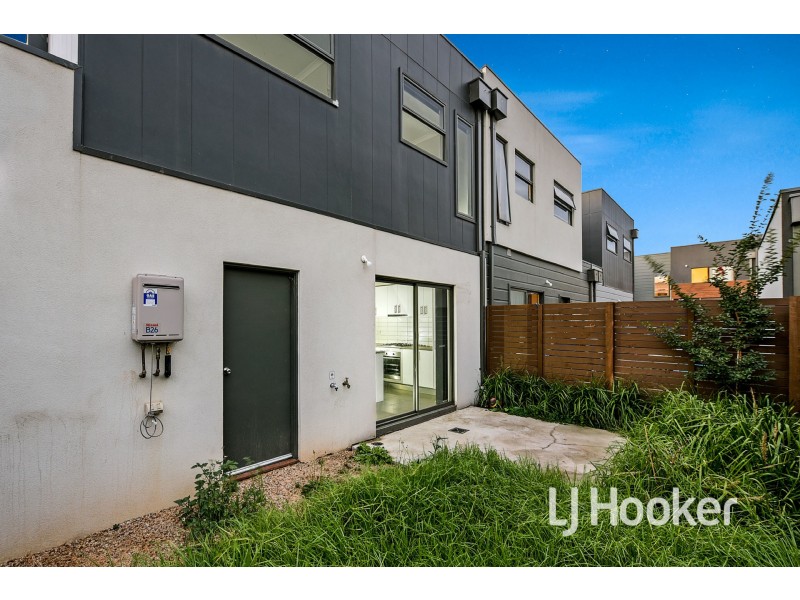 27 Onyx Crescent, Officer VIC 3809