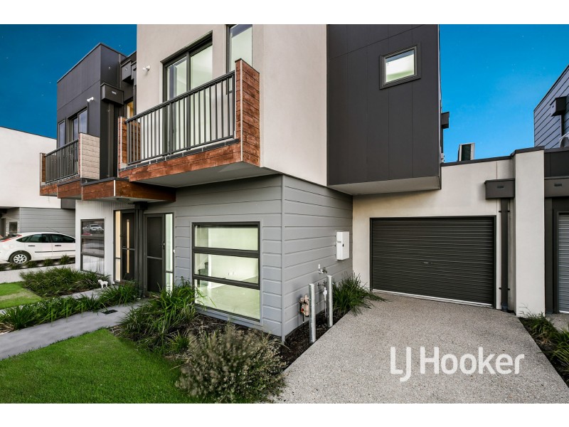 27 Onyx Crescent, Officer VIC 3809