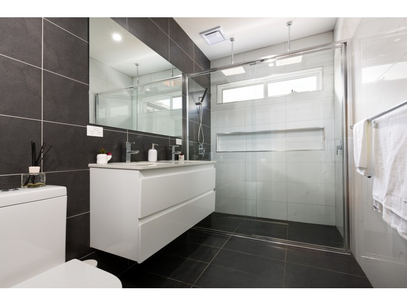1/19 Hillside Avenue, Dandenong North VIC 3175