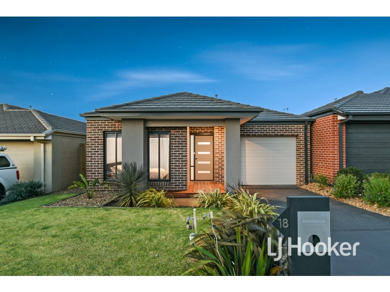 18 Harper Crescent, Cranbourne West VIC 3977