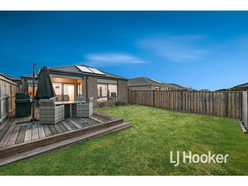 18 Harper Crescent, Cranbourne West VIC 3977