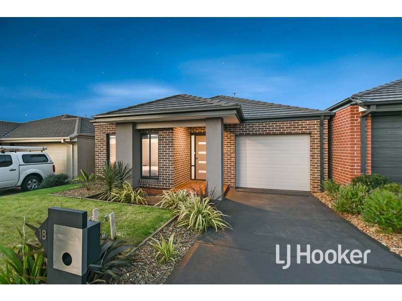 18 Harper Crescent, Cranbourne West VIC 3977