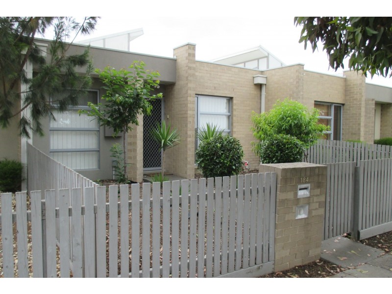 184 Paterson Drive, Lynbrook VIC 3975