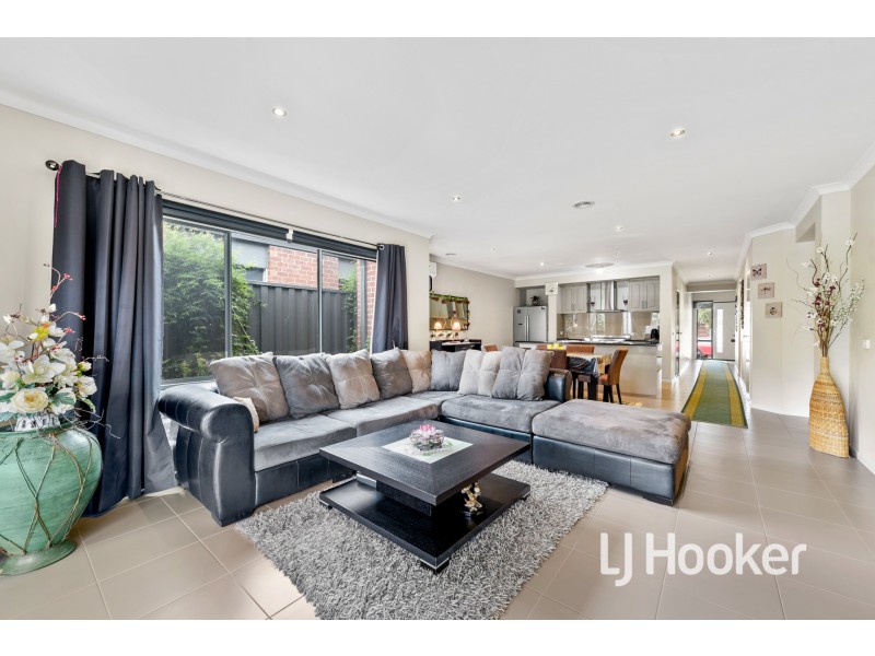 10 Taradale Street, Cranbourne North VIC 3977