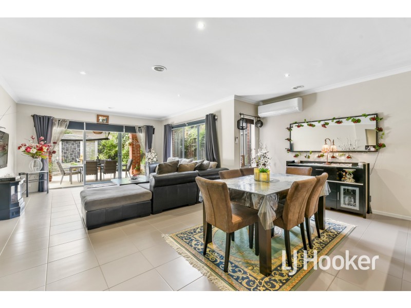 10 Taradale Street, Cranbourne North VIC 3977