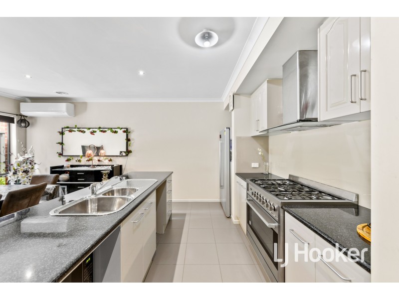 10 Taradale Street, Cranbourne North VIC 3977