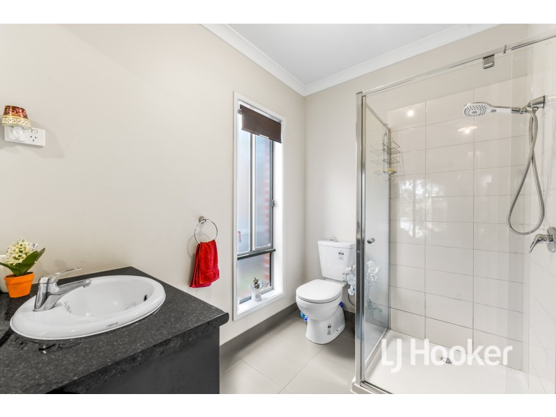 10 Taradale Street, Cranbourne North VIC 3977