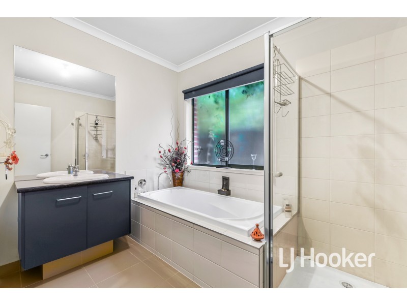 10 Taradale Street, Cranbourne North VIC 3977