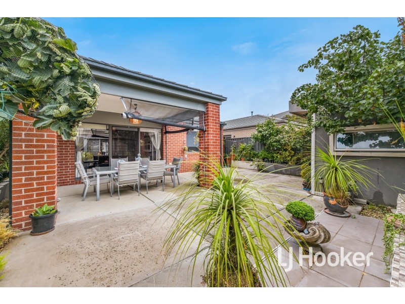 10 Taradale Street, Cranbourne North VIC 3977