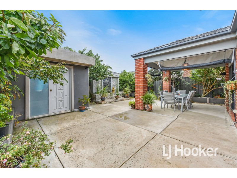 10 Taradale Street, Cranbourne North VIC 3977