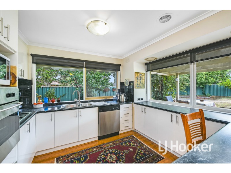 29 Endeavour Drive, Cranbourne North VIC 3977