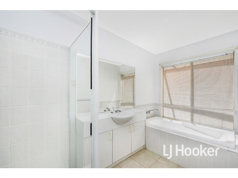 8 Raphael Street, Hallam VIC 3803