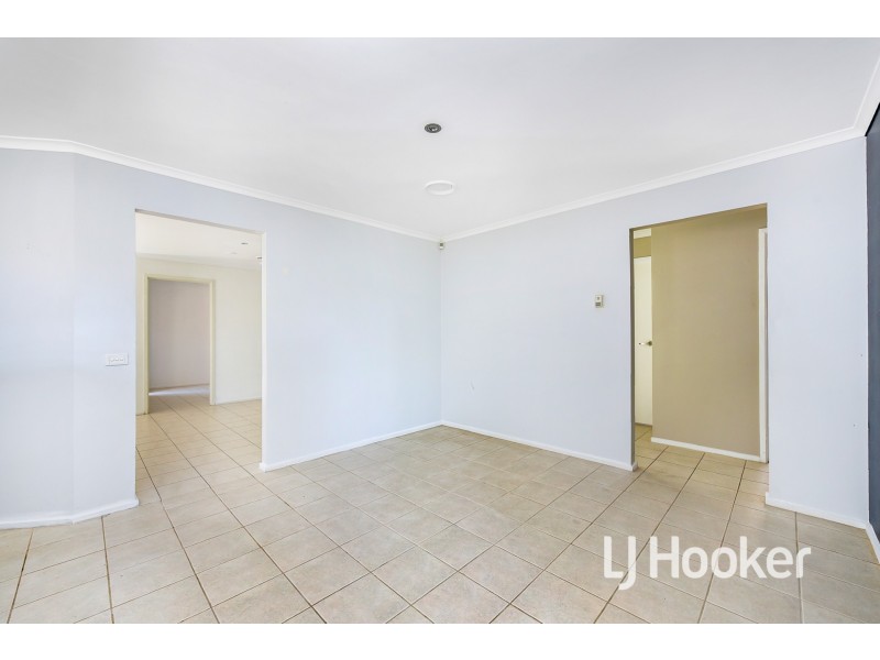 8 Raphael Street, Hallam VIC 3803