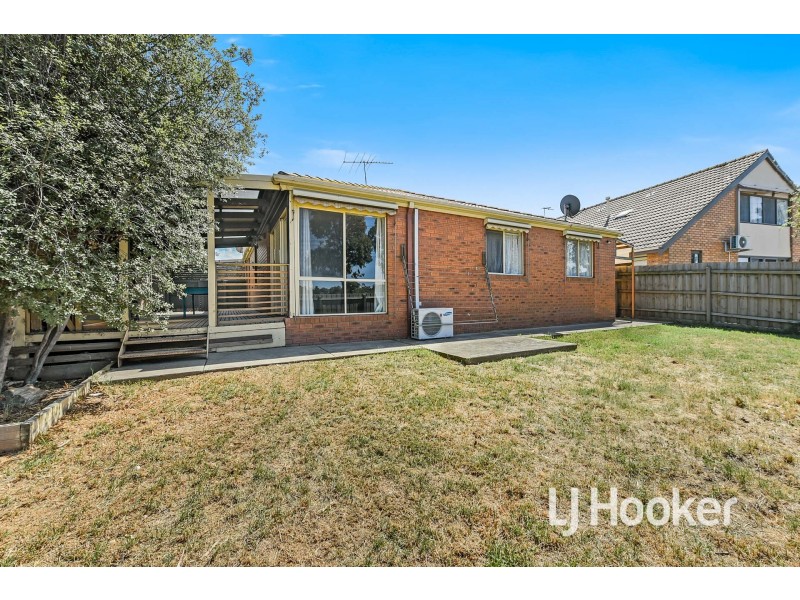 8 Raphael Street, Hallam VIC 3803