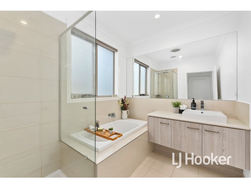 50 Bona Vista Rise, Clyde VIC 3978