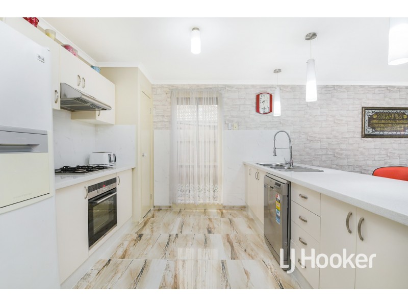 83 Sandalwood Drive, Pakenham VIC 3810