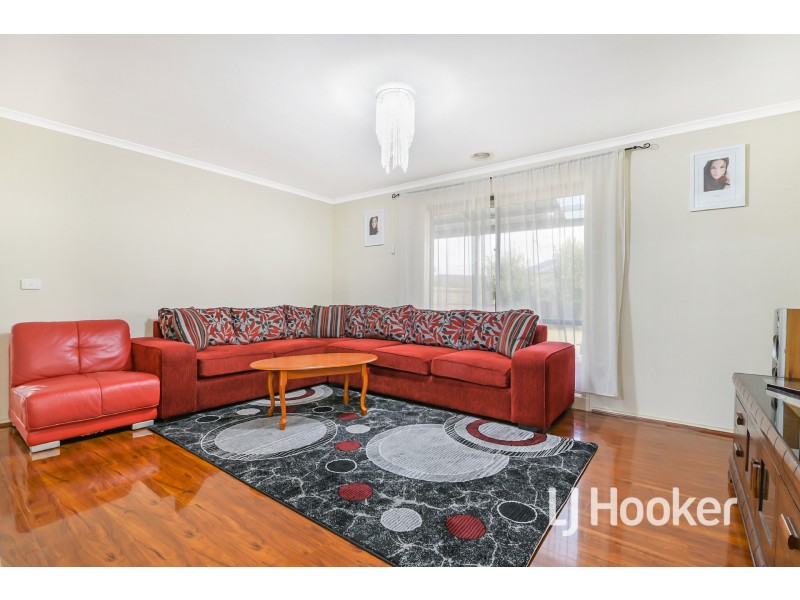 83 Sandalwood Drive, Pakenham VIC 3810