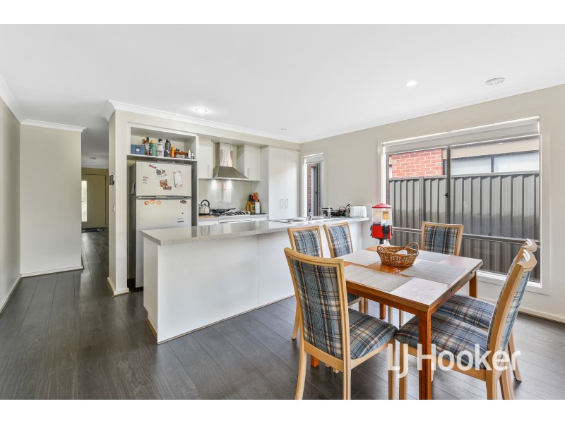 10 Hestia Avenue, Cranbourne West VIC 3977