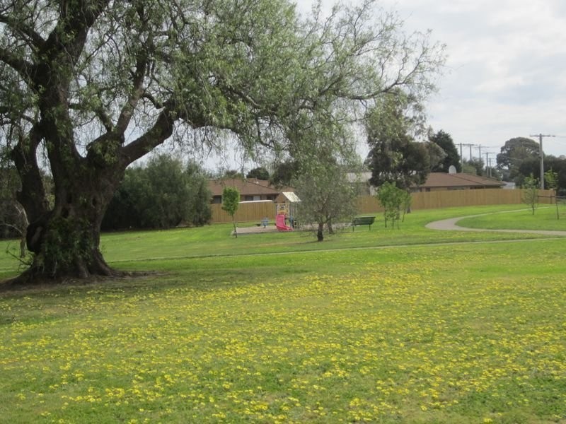 5 Michelle Drive, Hampton Park VIC 3976