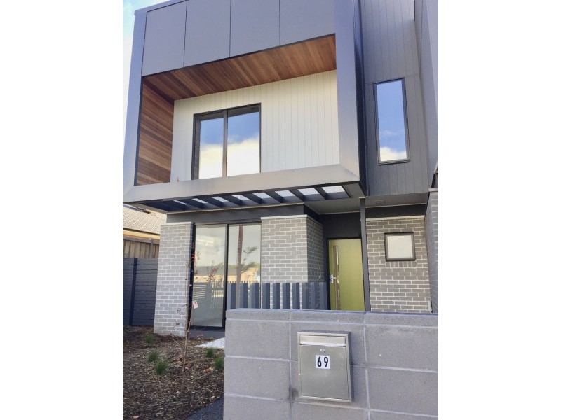 69 Hayton Park Boulevard, Cranbourne West VIC 3977