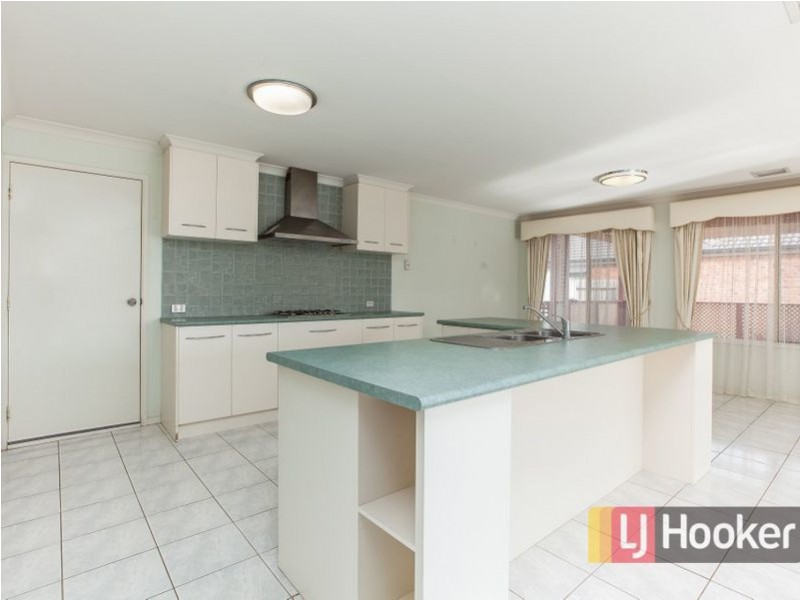 8 Oliver Court, Narre Warren South VIC 3805