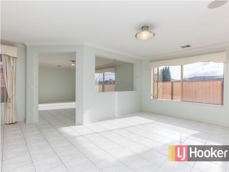 8 Oliver Court, Narre Warren South VIC 3805